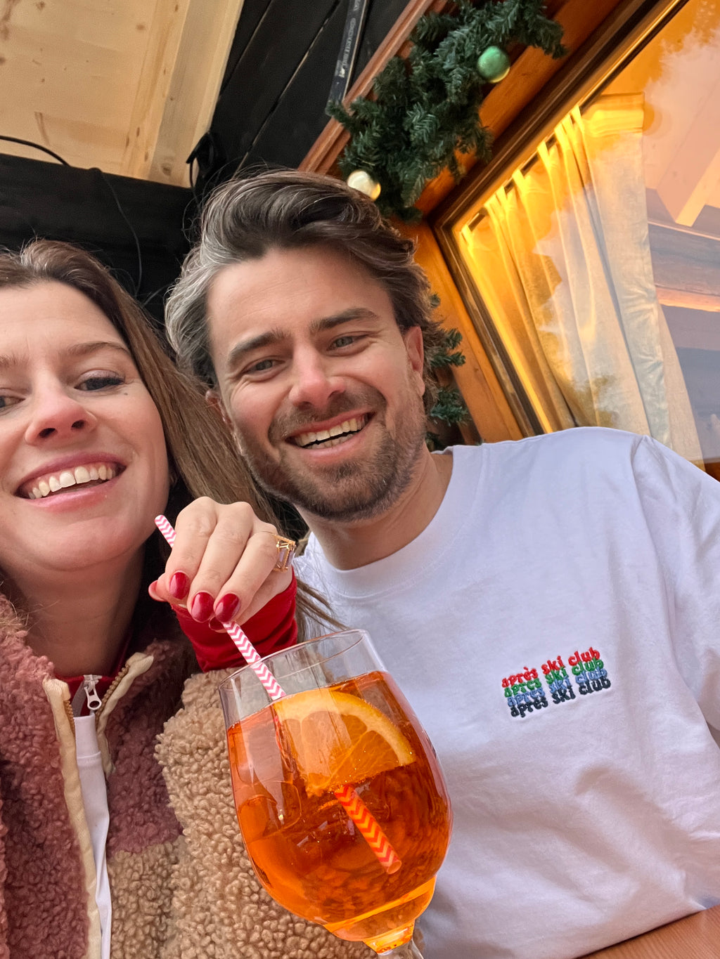 white APRES SKI CLUB t-shirt (loose fit)