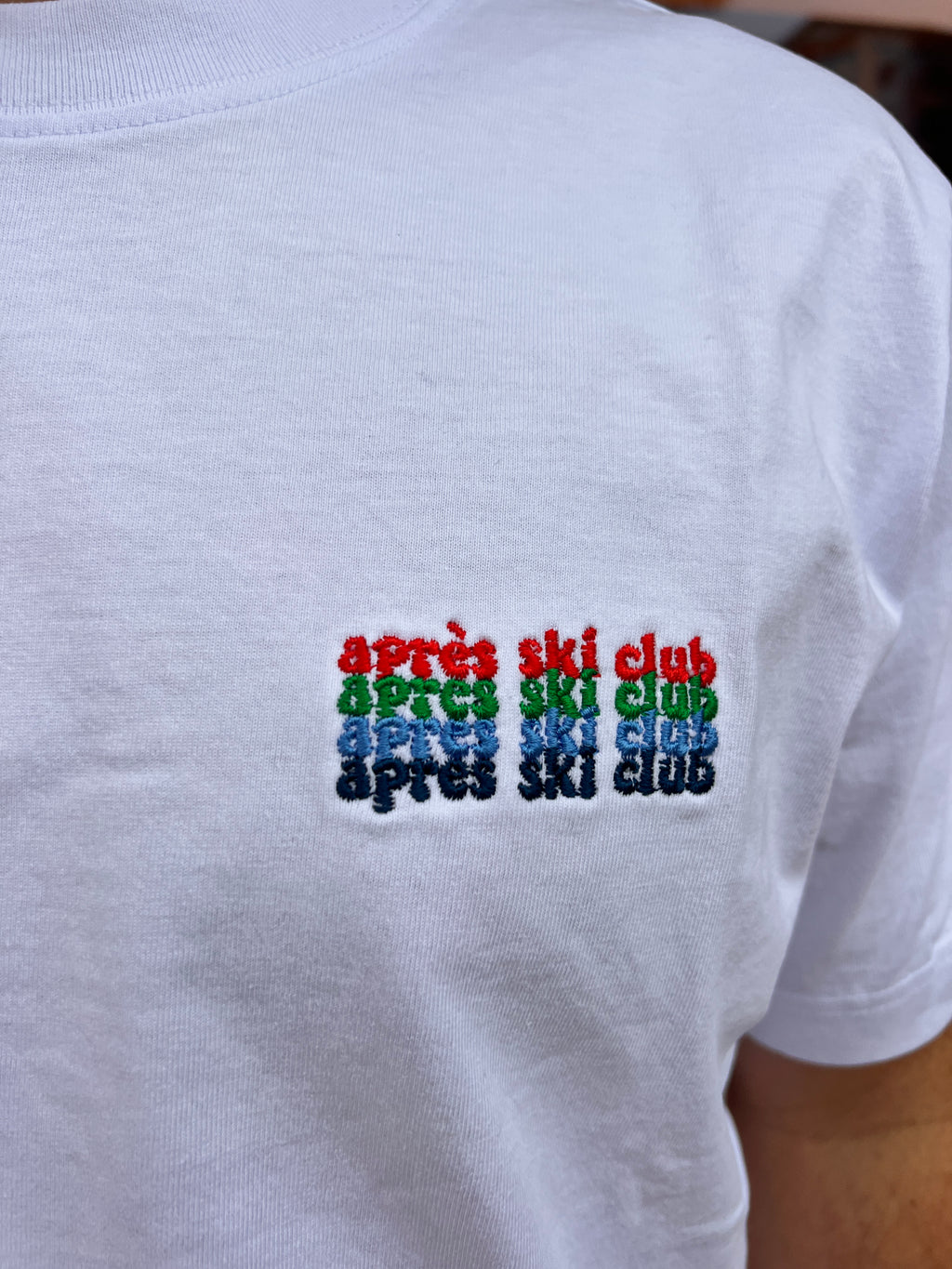 white APRES SKI CLUB t-shirt (loose fit)