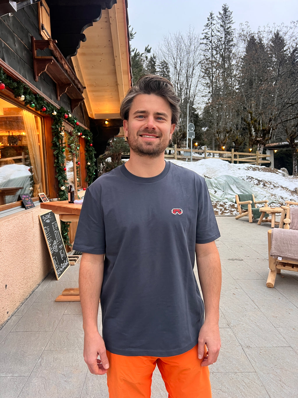 graphite grey APRES SKI CLUB t-shirt