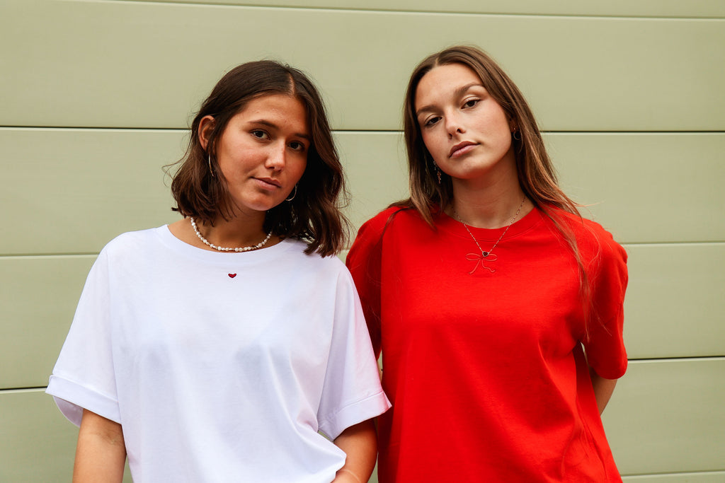 fiery red BOW t-shirt loose fit