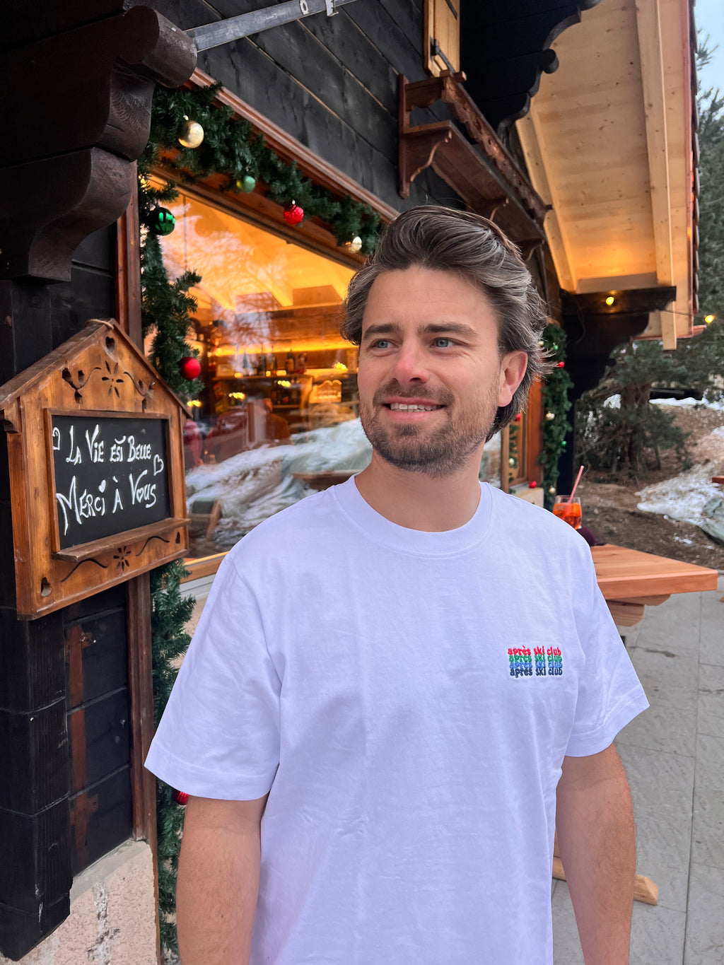 white APRES SKI CLUB t-shirt (loose fit)