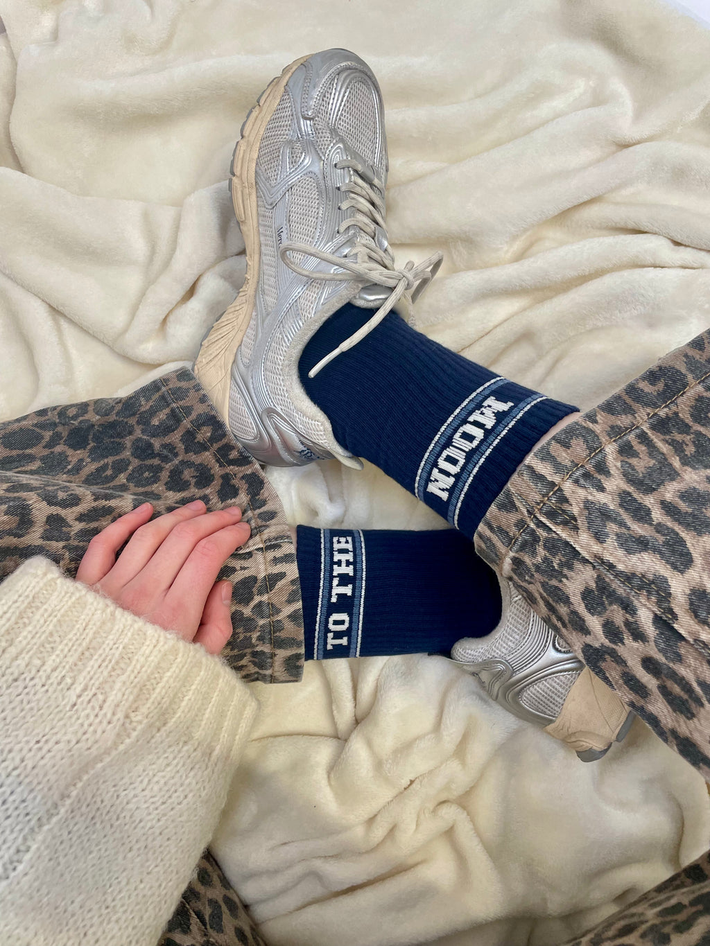 TO THE MOON socks blue