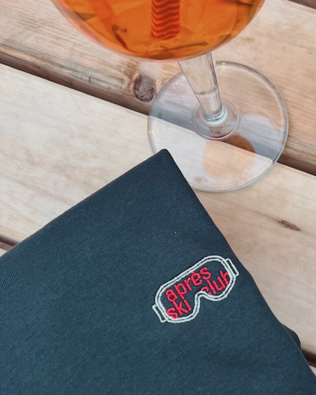 graphite grey APRES SKI CLUB t-shirt