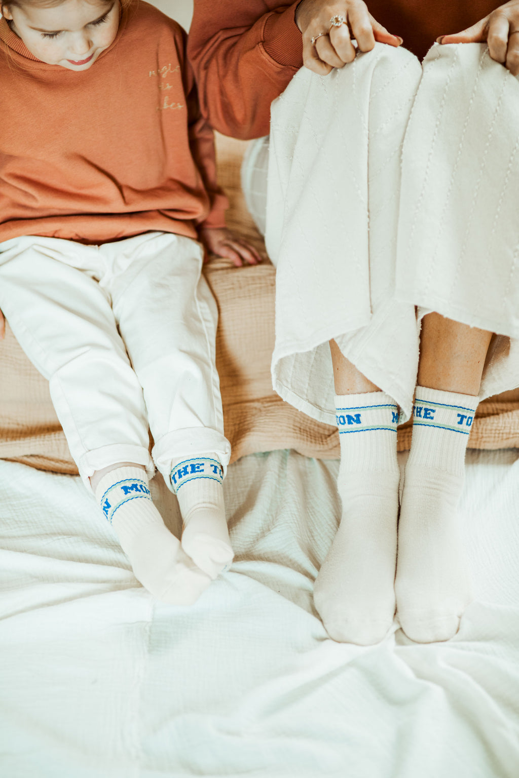 TO THE MOON socks