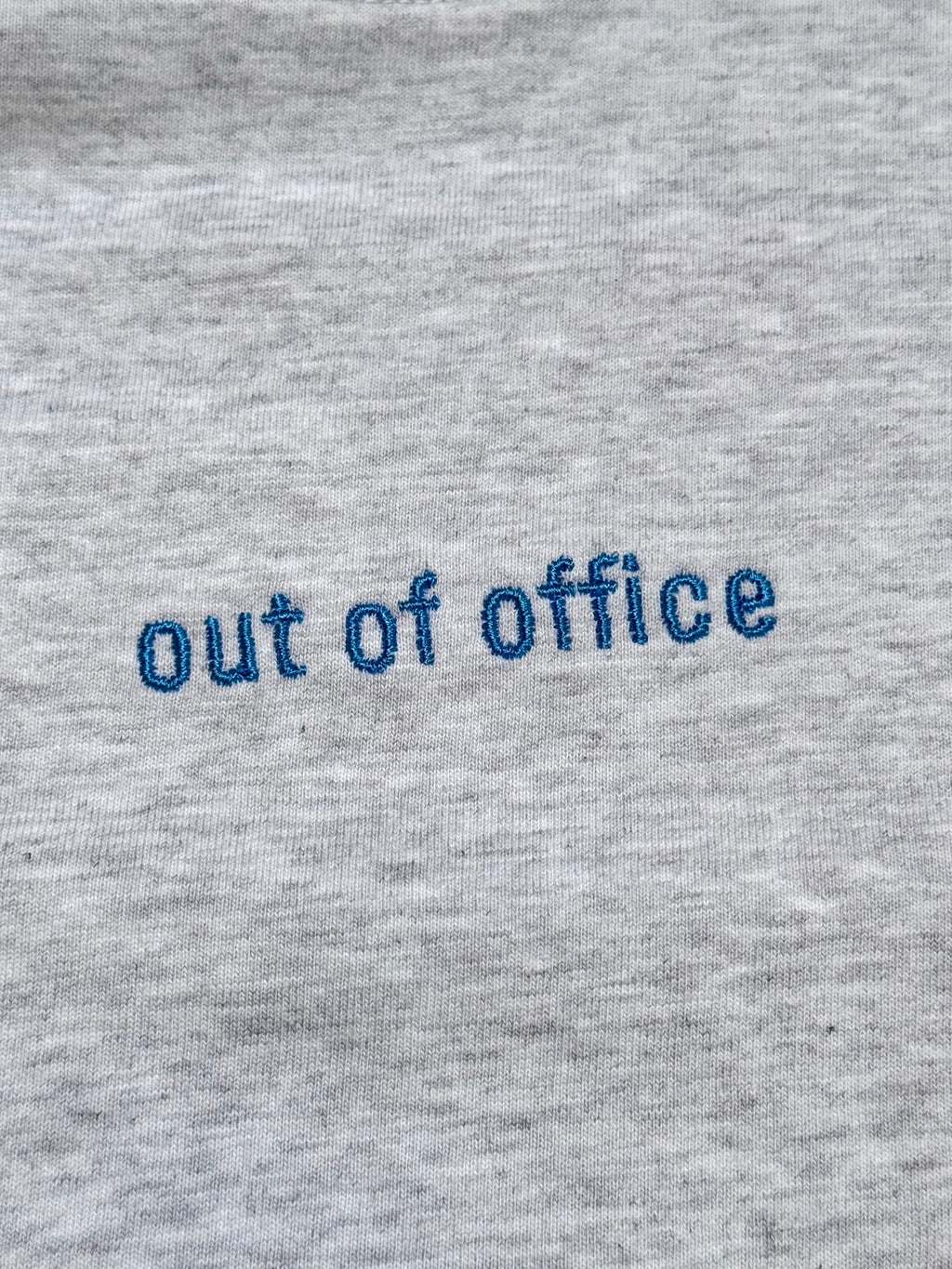 men grey OUT OF OFFICE embroidery t-shirt (loose fit)