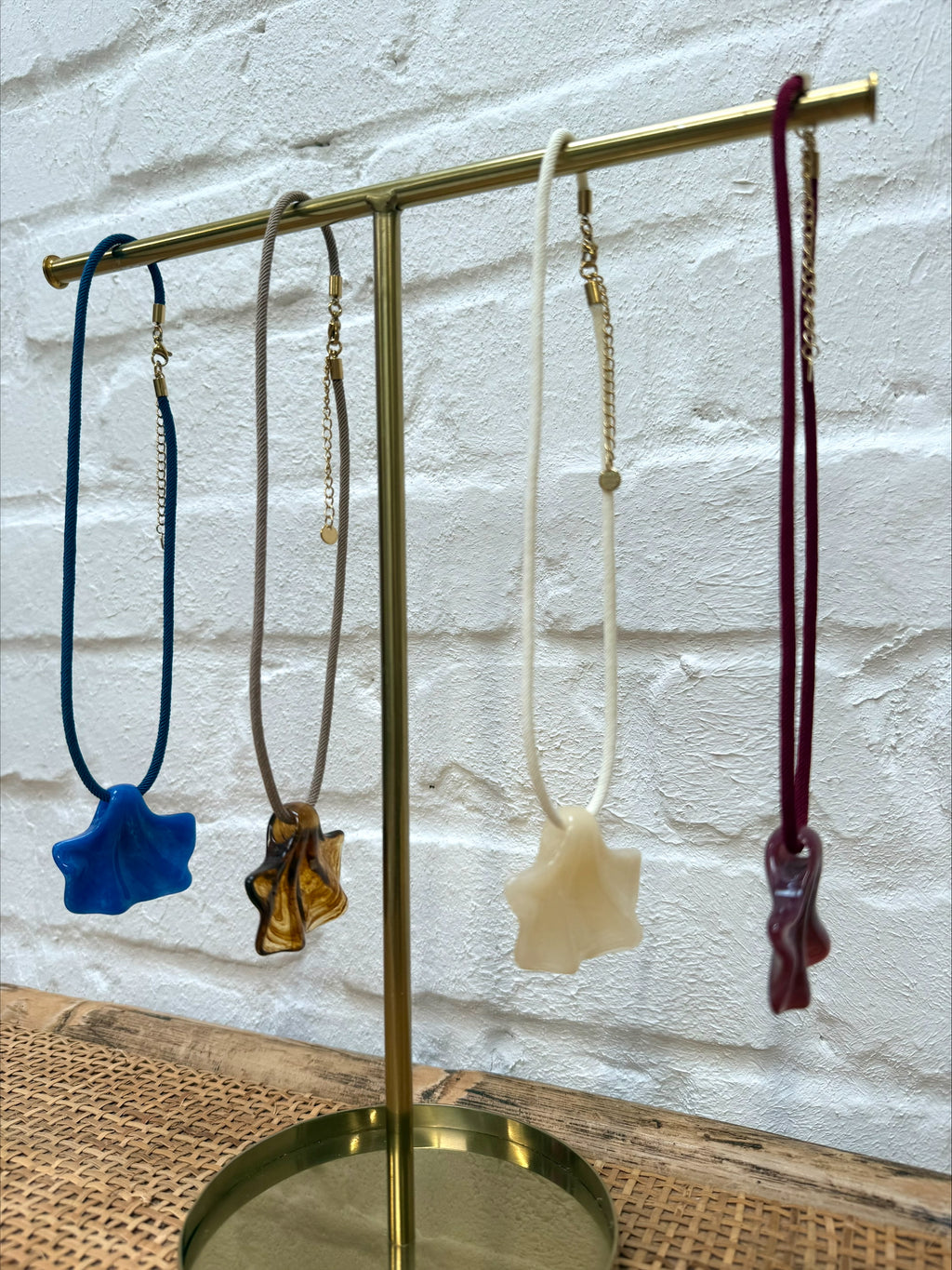 ivory SEASHELL cord necklace