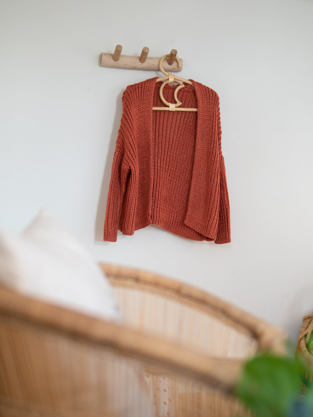 to the moon KIDS HANGERS (SET OF 3)